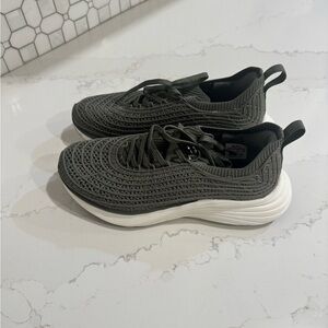 APL TechLoom Zipline Sneakers | Green | Size 7.5